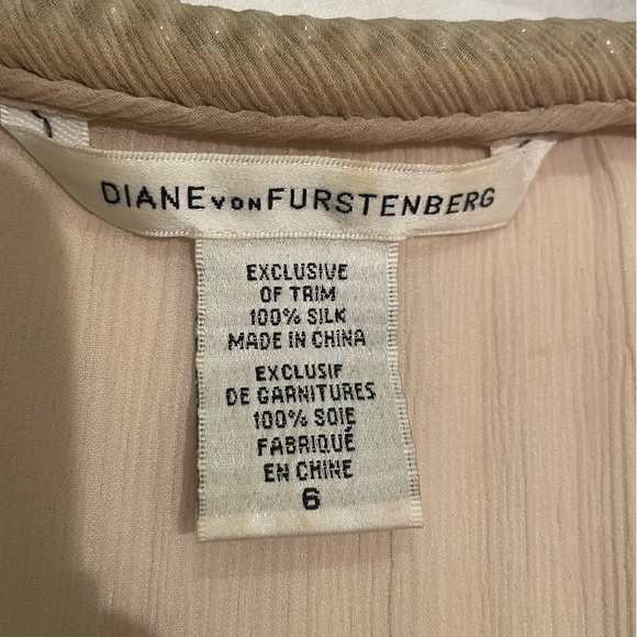 Authentic DVF Beige Silk dress mini. Size 6 - Picture 4 of 6